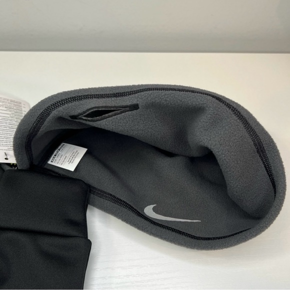 Nike Running Therma Women's Hat and Glove Set, Small/XS - Picture 7 of 10